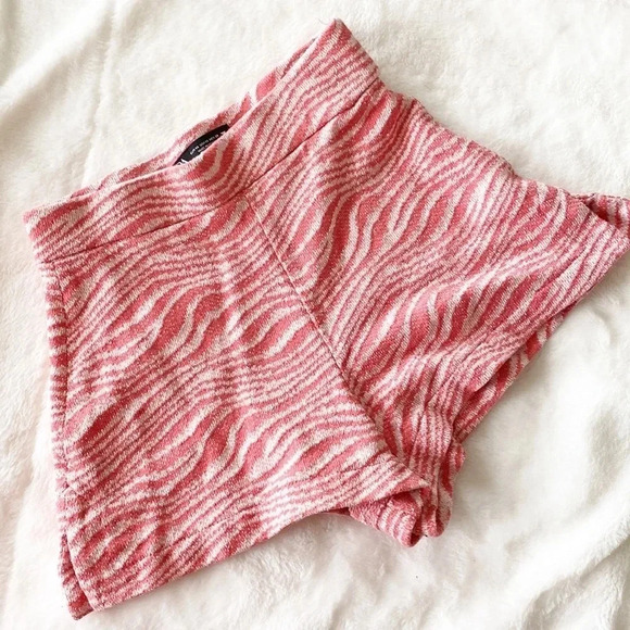 Zara salmon/pink and white high waisted stretchy shorts - Picture 3 of 8